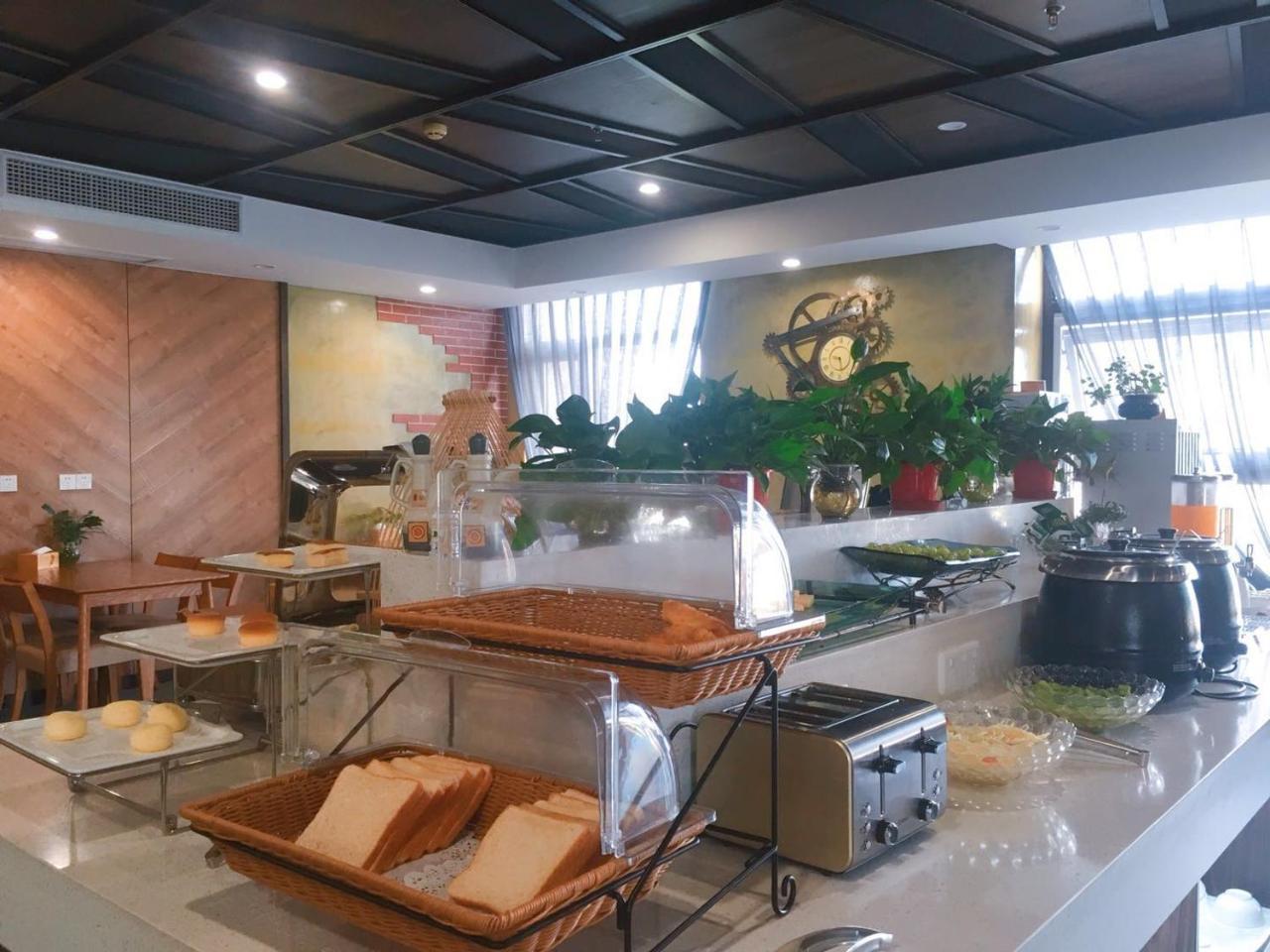 Nostalgia Hotel Near Tianjin Polar Ocean Word- Tianjin Fonte Joy World, 10 Minutes Drive Away From Tianjin Tanggu High-Speed Railway Station, Free Ice-Cream, Mineral Water, Snacks And Laundry Service, English Communication Well Eksteriør bilde